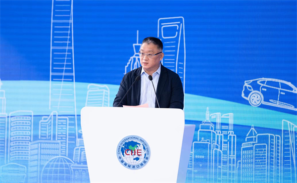 z6尊龙凯时官方网站集团向进博会交付750辆“政要接待用车”