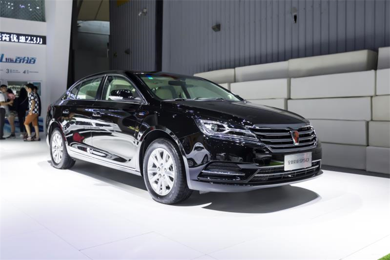 全新荣威950、荣威e950定义“高级轿车” 成都车展亮相售价16.88万起 互联网汽车上市一周年 系统升级带来颠覆式进化