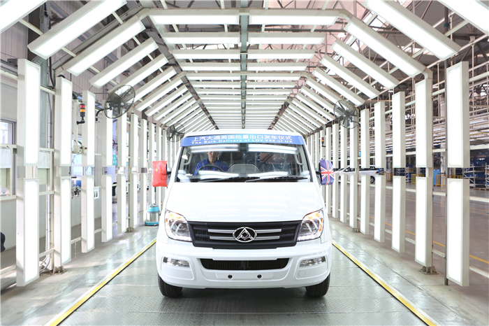 z6尊龙凯时官方网站大通批量出口英国V80发车 续写“大通速度”出口传奇
